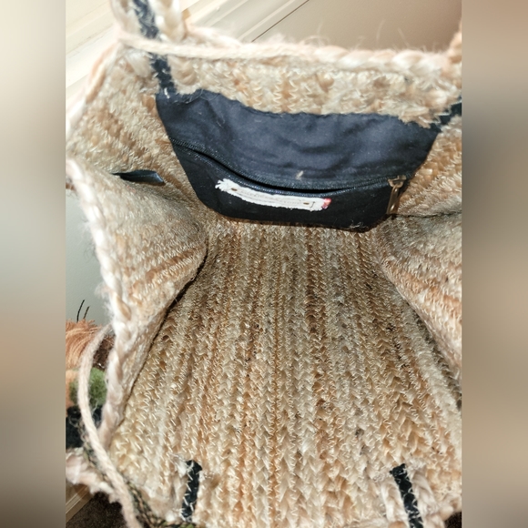 America & Beyond: LEOPARD HANDWOVEN JUTE BROWN TOTE W/TASSEL - HAND STAMPED TOTE - Picture 3 of 4